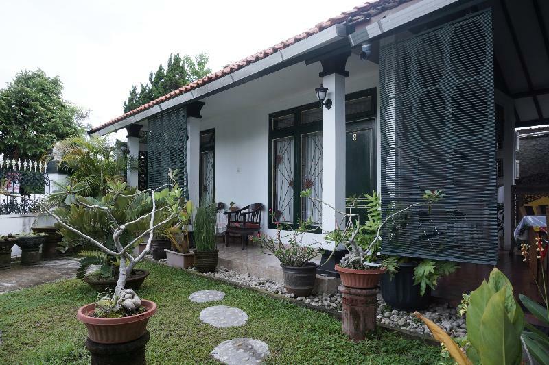 Reddoorz At Griya Cemara Homestay Yogyakarta Exterior foto