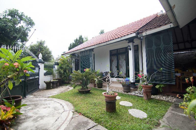 Reddoorz At Griya Cemara Homestay Yogyakarta Exterior foto